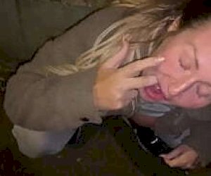 мачо  кончил прям на неё на открытом воздухе