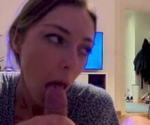 мачеха большими сиськами  поймана на горячем спрятались