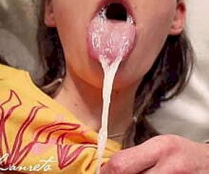 piękna dzieweczka z ciemnymi włosami zostaje zakneblowana w domu