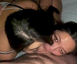 młoda lesbijka pochodząca z Azji bierze udział w trójkąciku