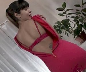 sweet goose with nice ass does anal sex