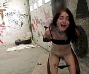 gostek z wielgachną kuśką uprawia seks