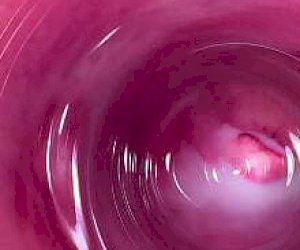 узенькая пизда с сексуальным телом сближение дома