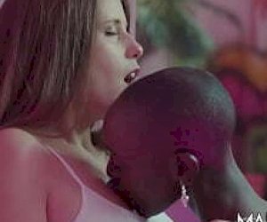 lalka z wygoloną cipką