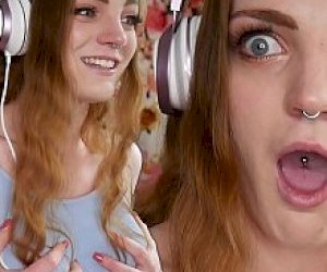 młoda nastolatka bez doświadczenia uprawia ostry seks w domu