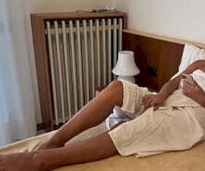 napalona rozpustnica bez doświadczenia uprawia ostry seks