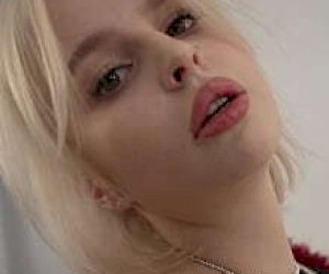 beautiful babe with a big ass participates in a triangle