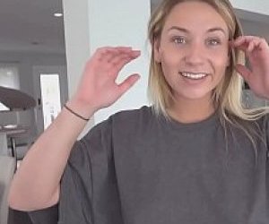 sweet lady with a shaved pussy