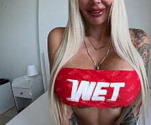 pan z dużą pałą otrzymuje lodzika