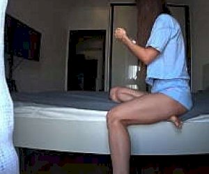 dziewka bez doświadczenia zdradza w domu