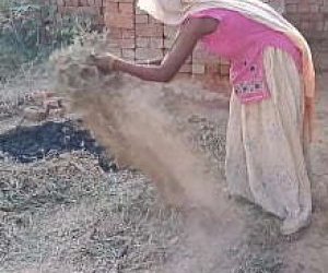 dźentelmen  zabawia się w domu